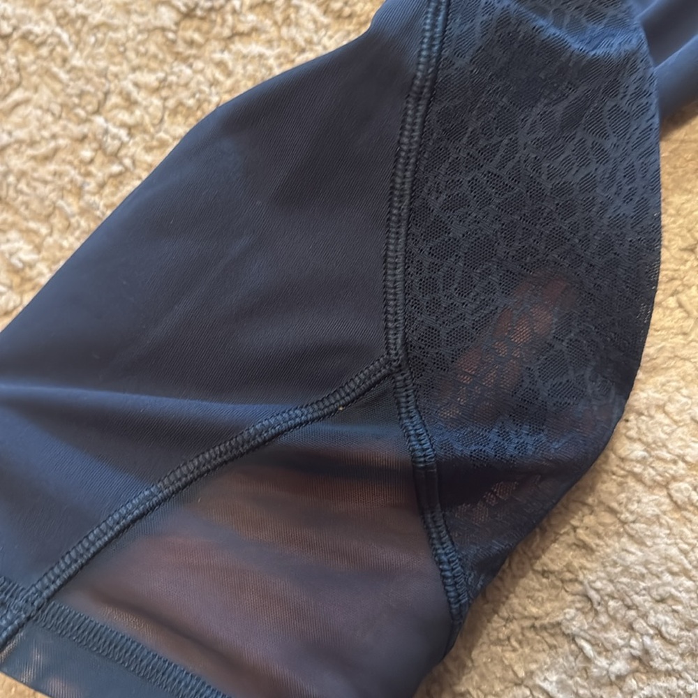 Lululemon Twist and Train crop (19”) - Picture 3 of 8